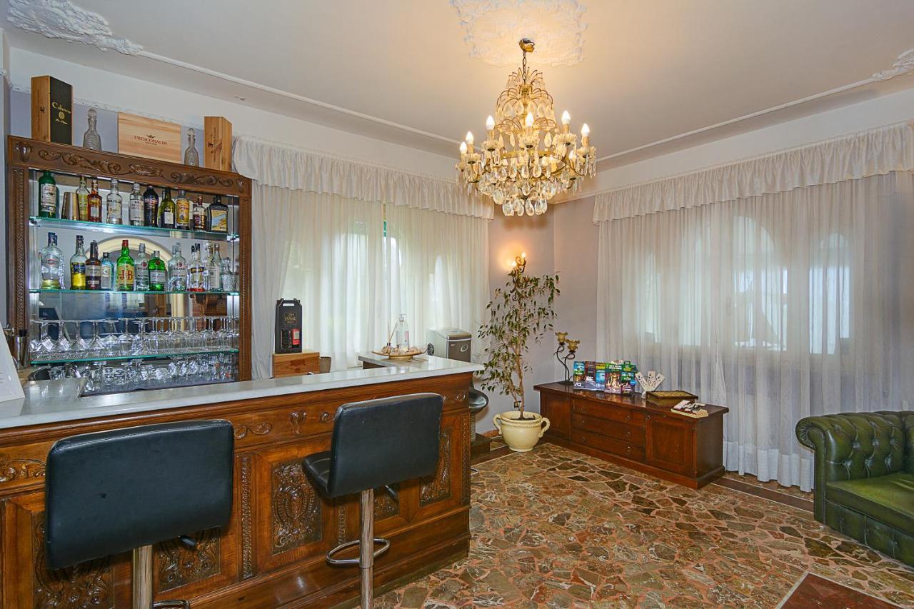 Hotel Poseidon Марина-ди-Пьетрасанта Экстерьер фото