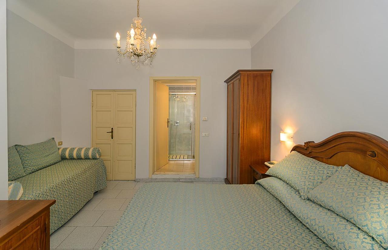 Hotel Poseidon Марина-ди-Пьетрасанта Экстерьер фото
