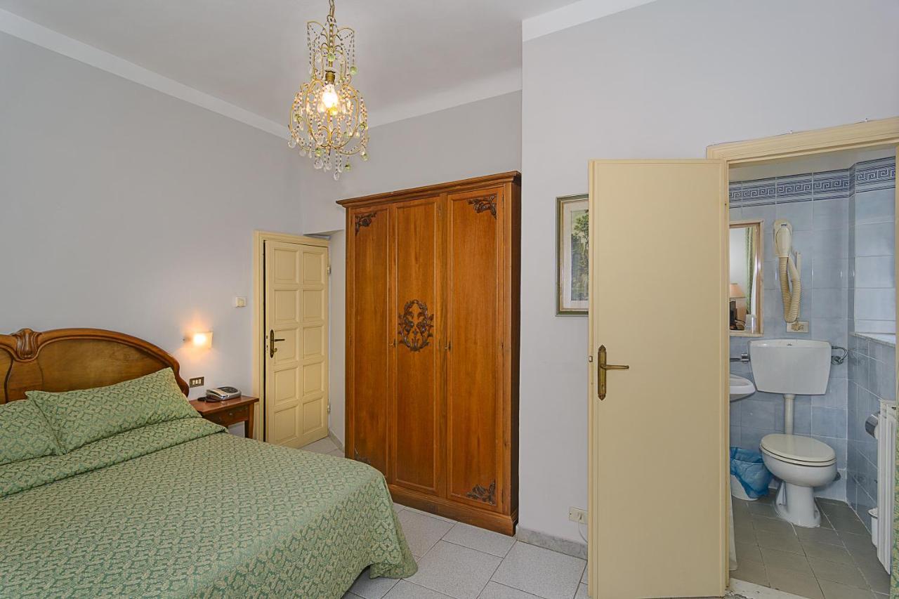 Hotel Poseidon Марина-ди-Пьетрасанта Экстерьер фото