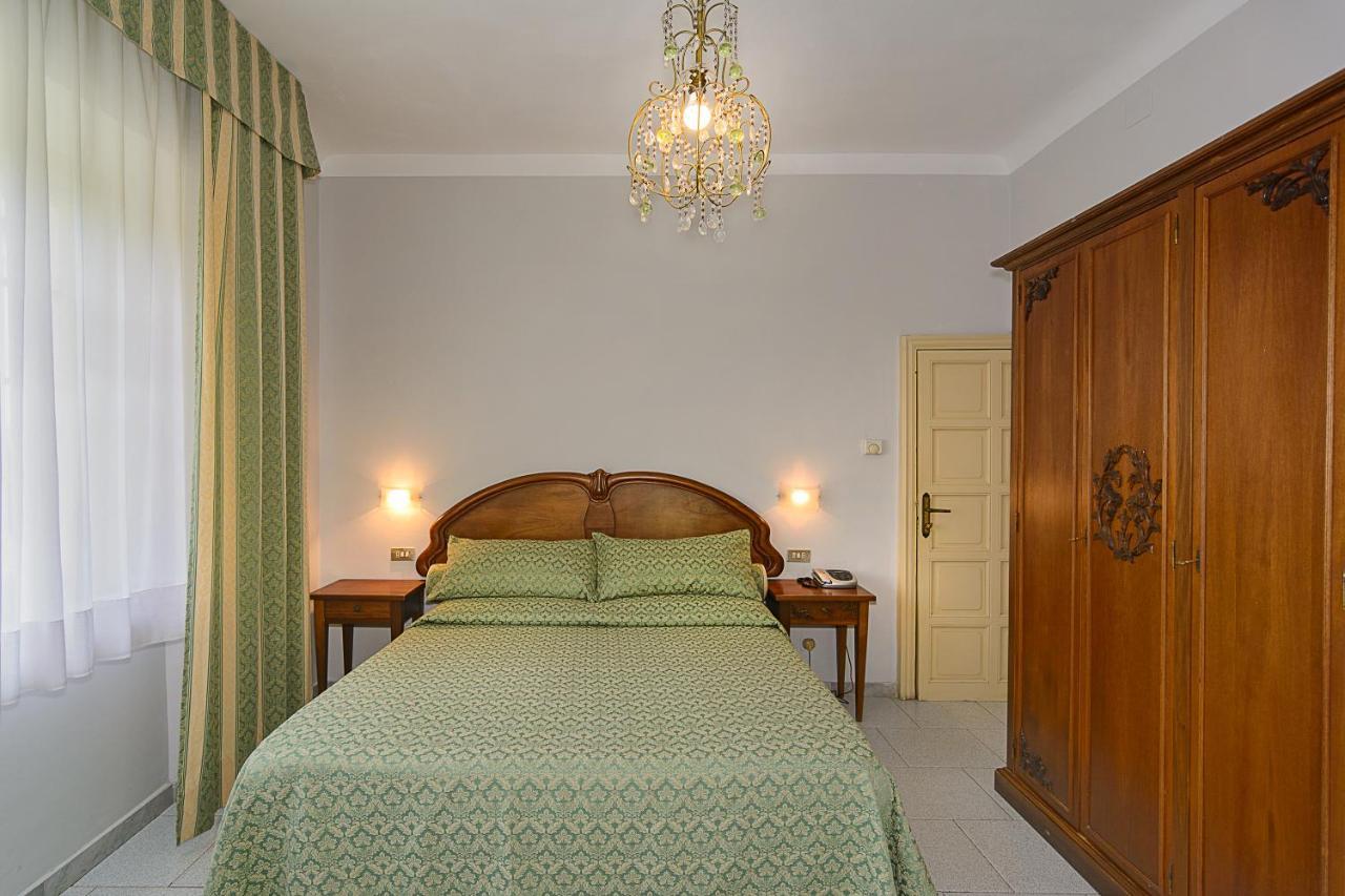 Hotel Poseidon Марина-ди-Пьетрасанта Экстерьер фото
