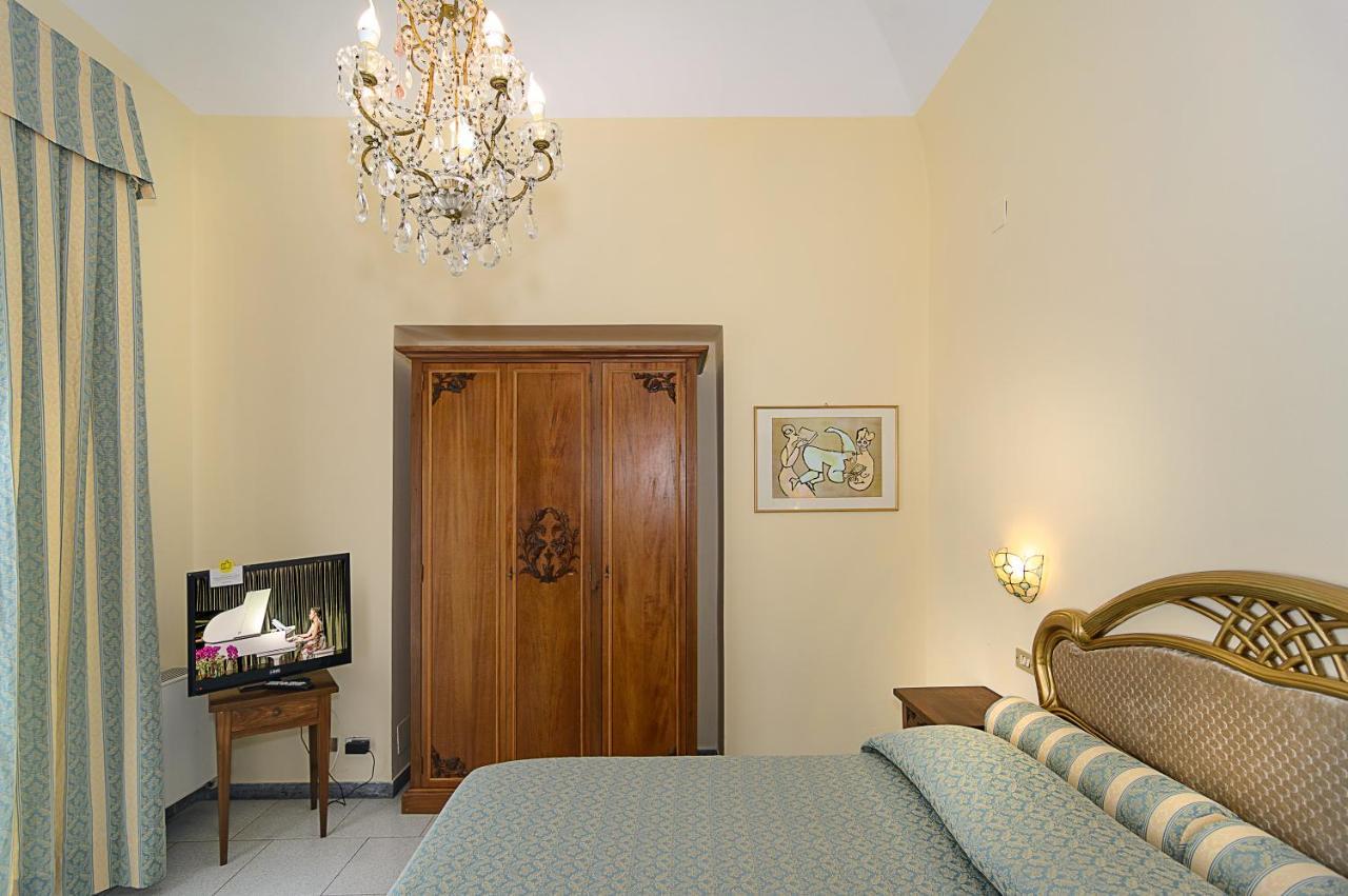 Hotel Poseidon Марина-ди-Пьетрасанта Экстерьер фото