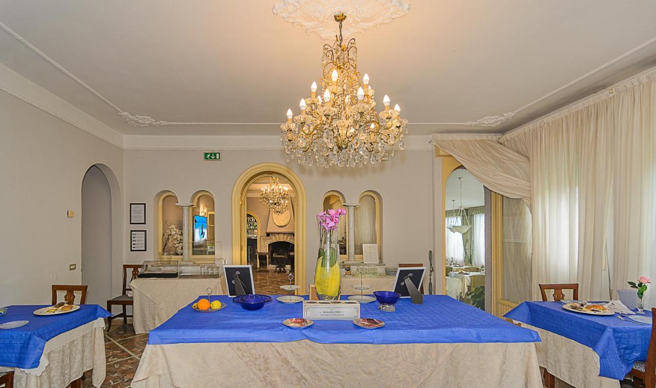 Hotel Poseidon Марина-ди-Пьетрасанта Экстерьер фото