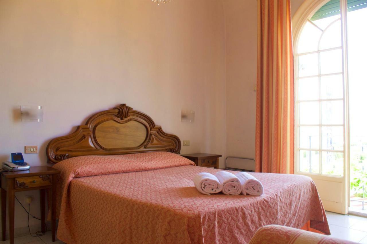 Hotel Poseidon Марина-ди-Пьетрасанта Экстерьер фото