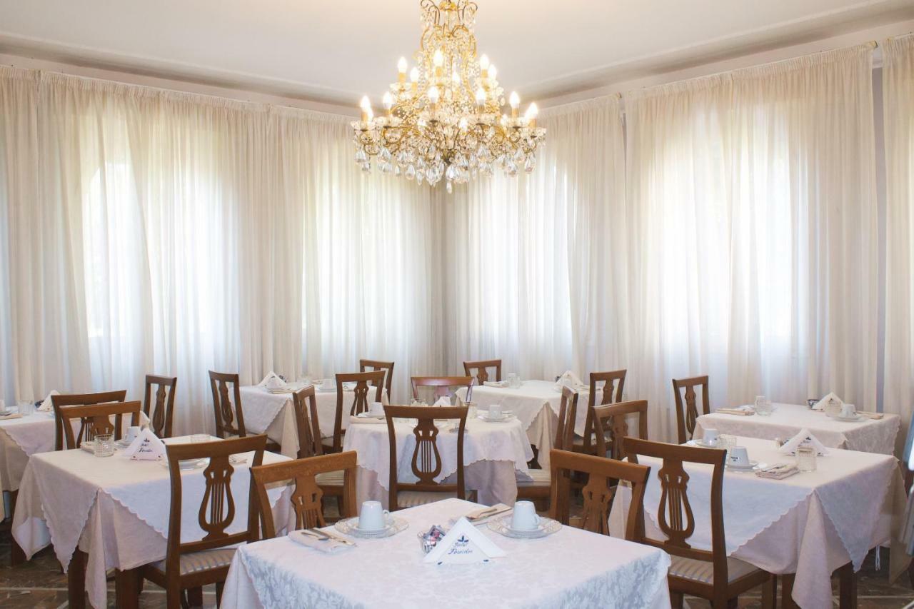 Hotel Poseidon Марина-ди-Пьетрасанта Экстерьер фото