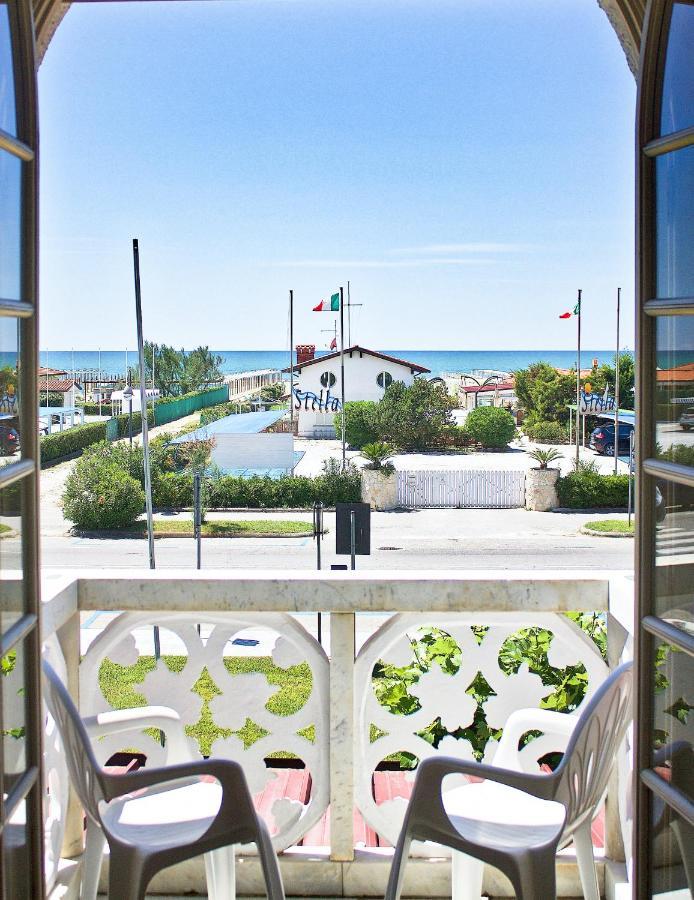 Hotel Poseidon Марина-ди-Пьетрасанта Экстерьер фото